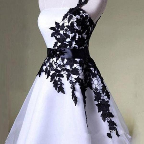 Black Lace Lace-up Homecoming Dresses, Short Satin Homecoming Dresses ...